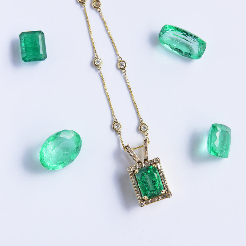 12 ct Colombian Emerald & Diamond necklace